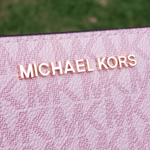 ⚠️LAST 1⚠️Michael Kors Carryall Card Case Wallet - Picture 2 of 5